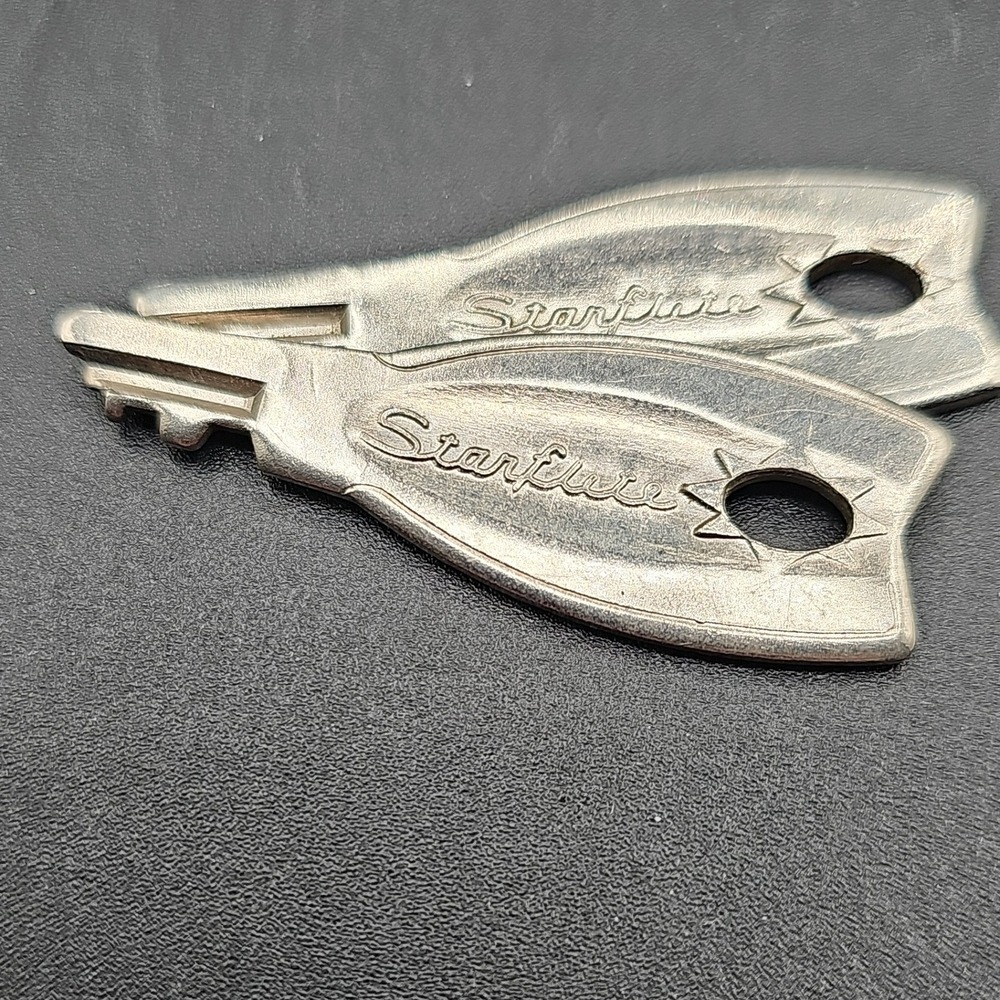 Vintage Oldsmobile Starfire Keys Pair Mid Century Rocket Sunburst Logo GM OEM